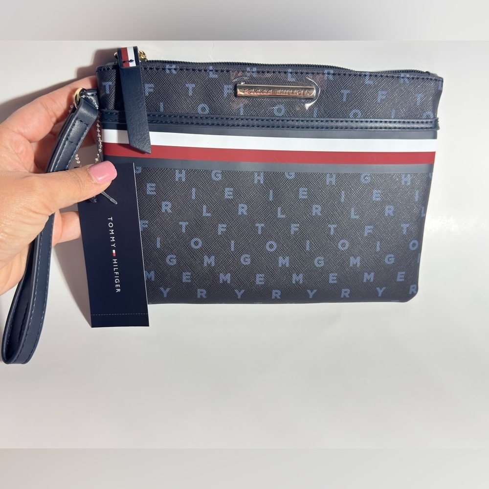 Tommy Hilfiger Signature Stripe Wristlet Navy Blue Wallet Clutch NWT